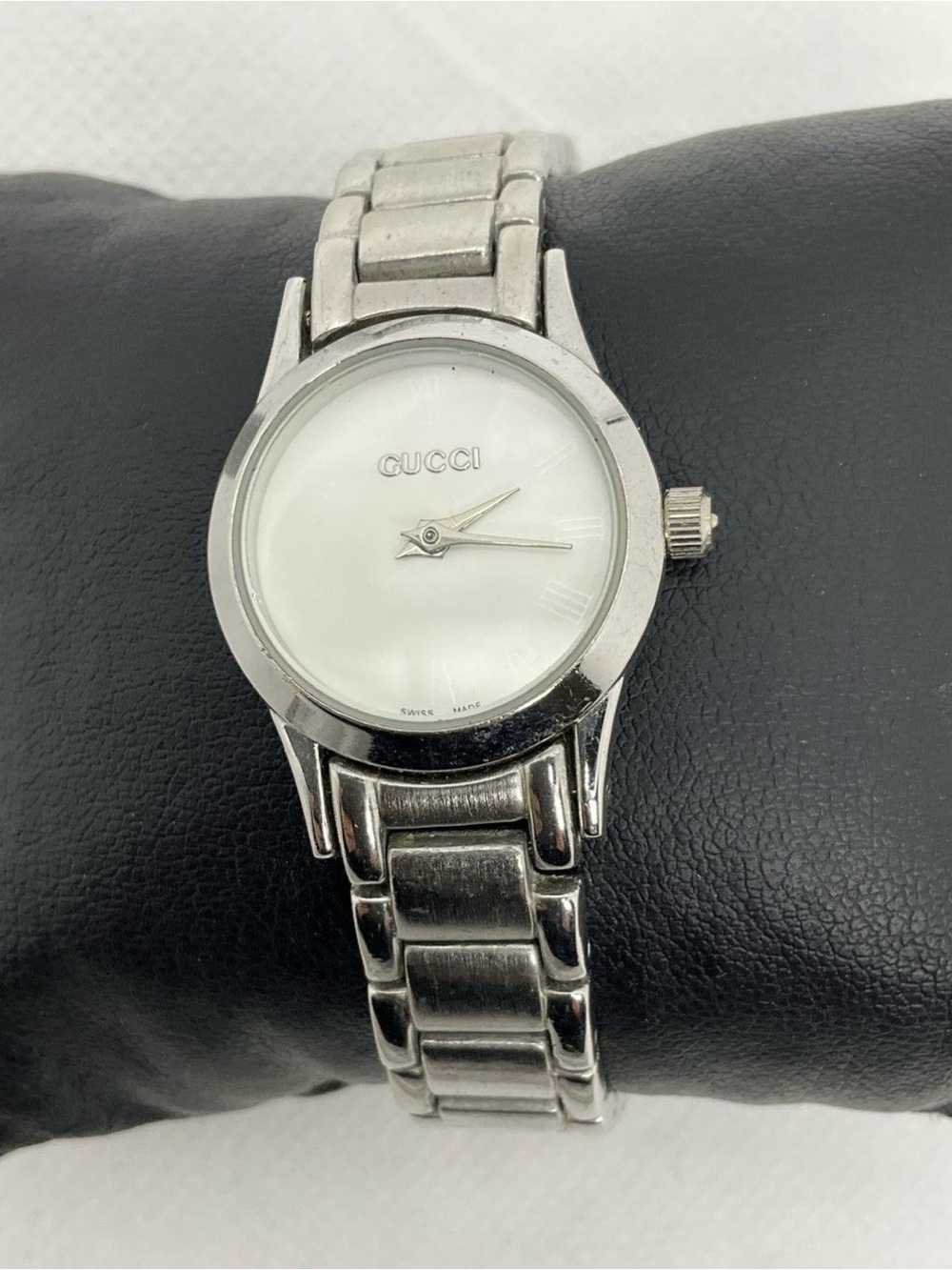 Gucci Silver-Tone Women's Bracelet Watch with White Dial- Swiss Made